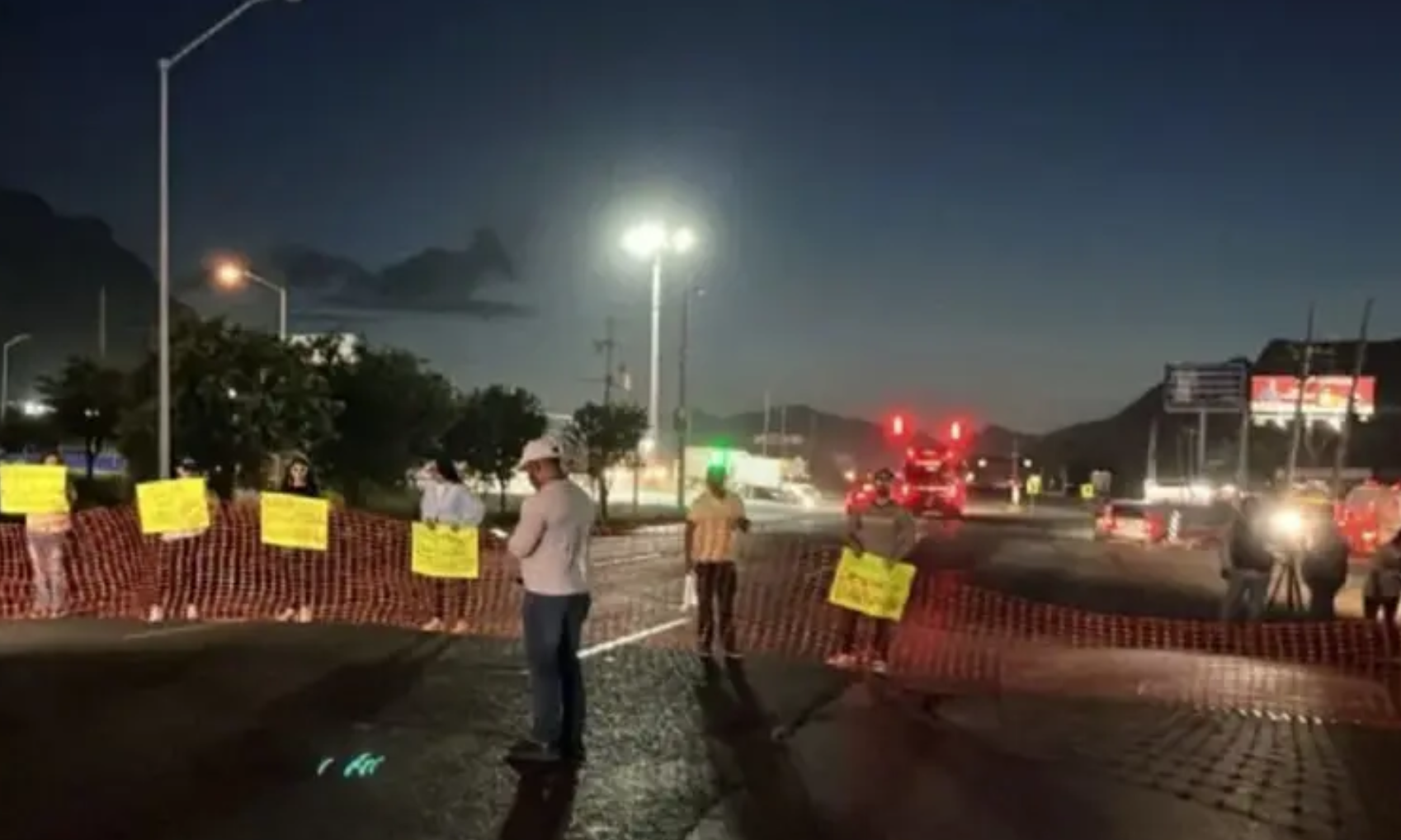 Protestan en carretera de Nuevo León ante falta de agua 